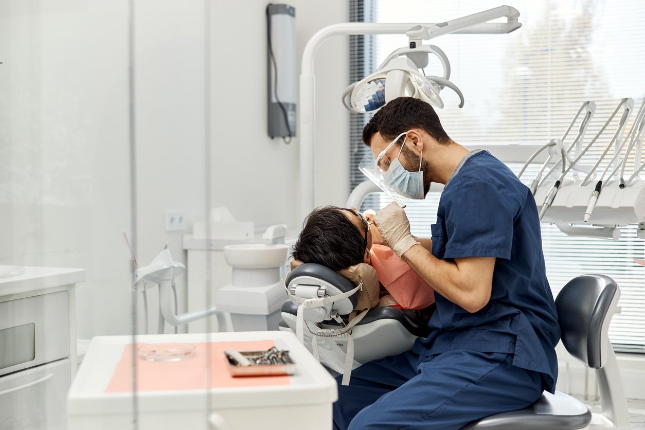 Dental-exam-and-infection-antibiotics