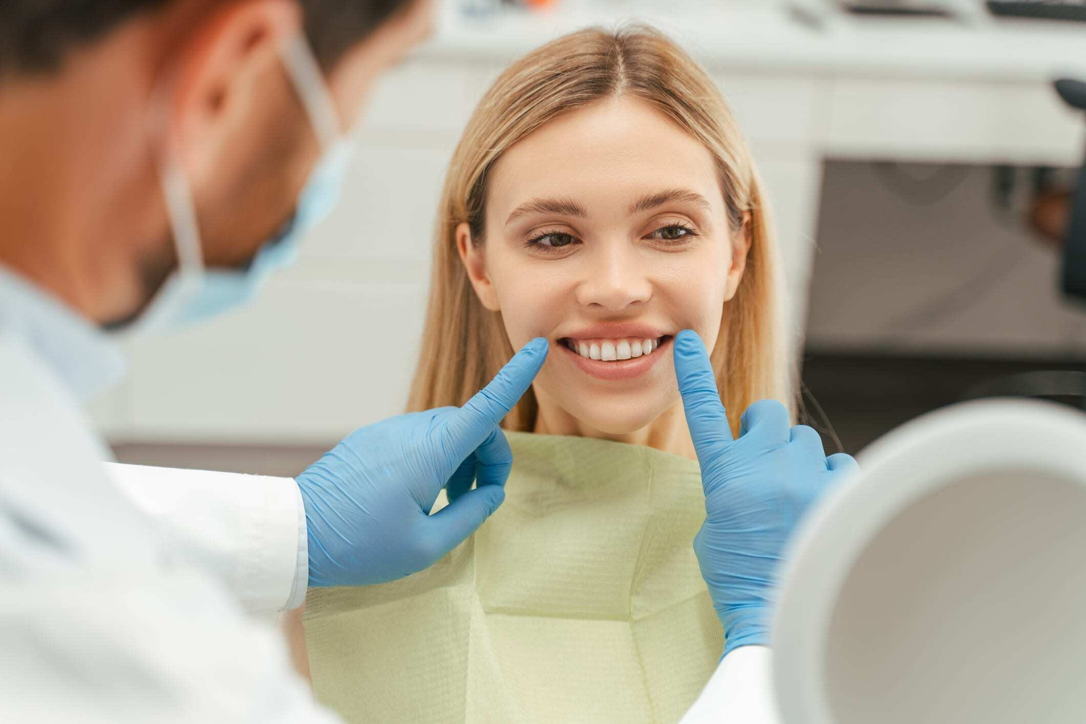 Dentist-discussing-balance-billing-with-female-patient