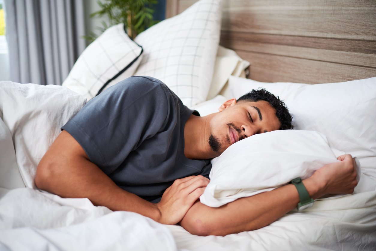 Sleeping-with-tooth-pain-and-remedies