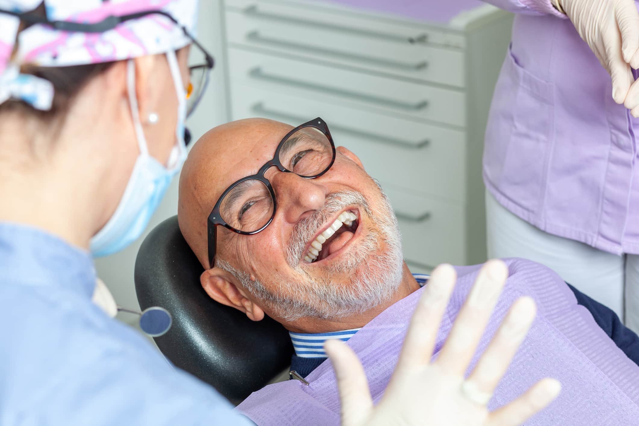 Using-topical-orajel-for-toothaches