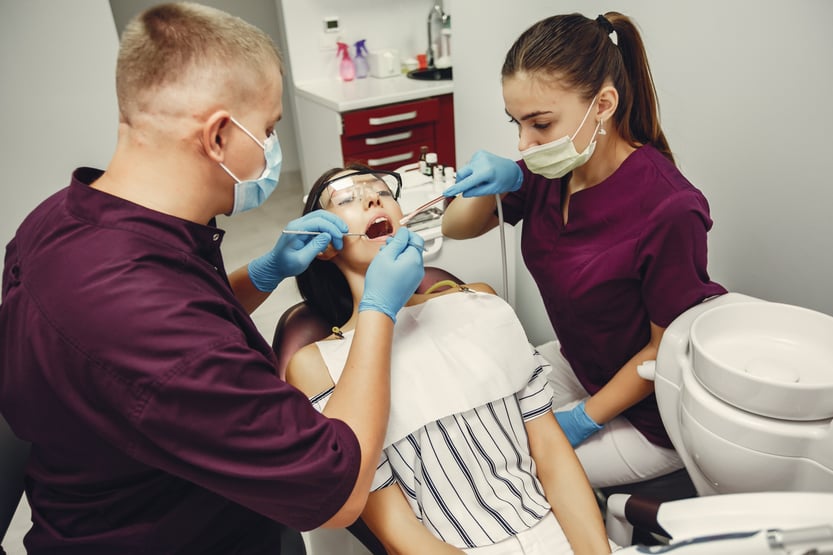 beautiful-girl-dentist (1)