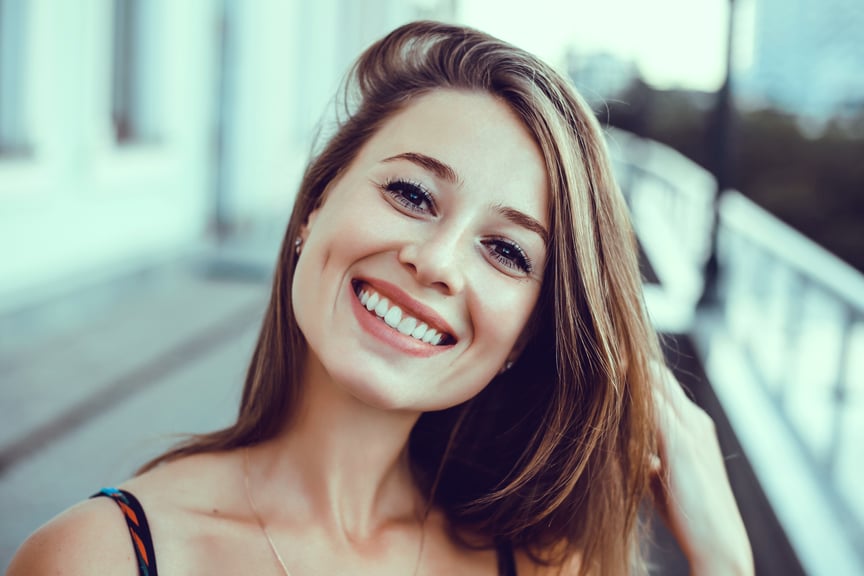 beauty-woman-portrait-street-outdoor-portrait-fahion-model