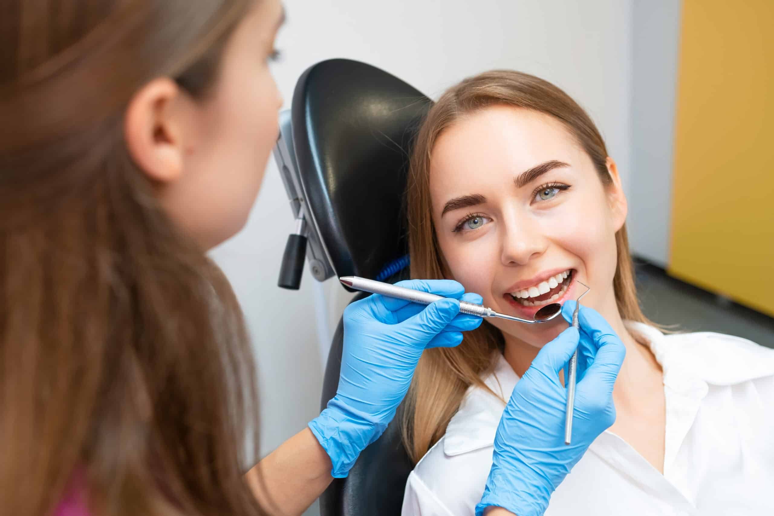 can-you-get-a-cavity-on-your-front-teeth-scaled