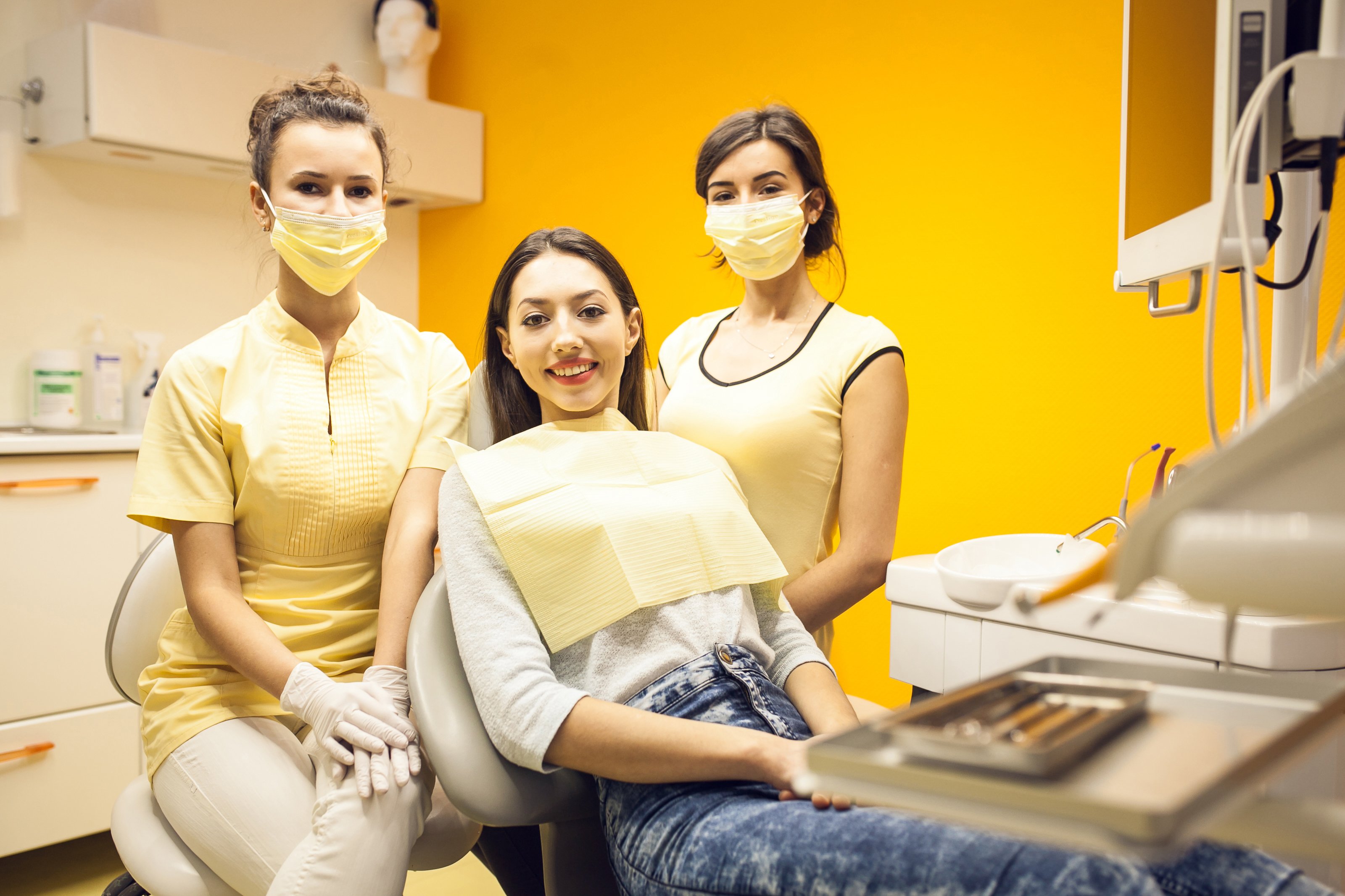 canal-beauty-assistant-caries-chair