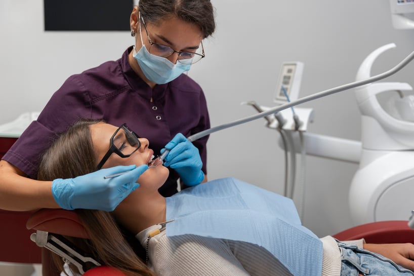 close-up-dentist-using-instruments (3)