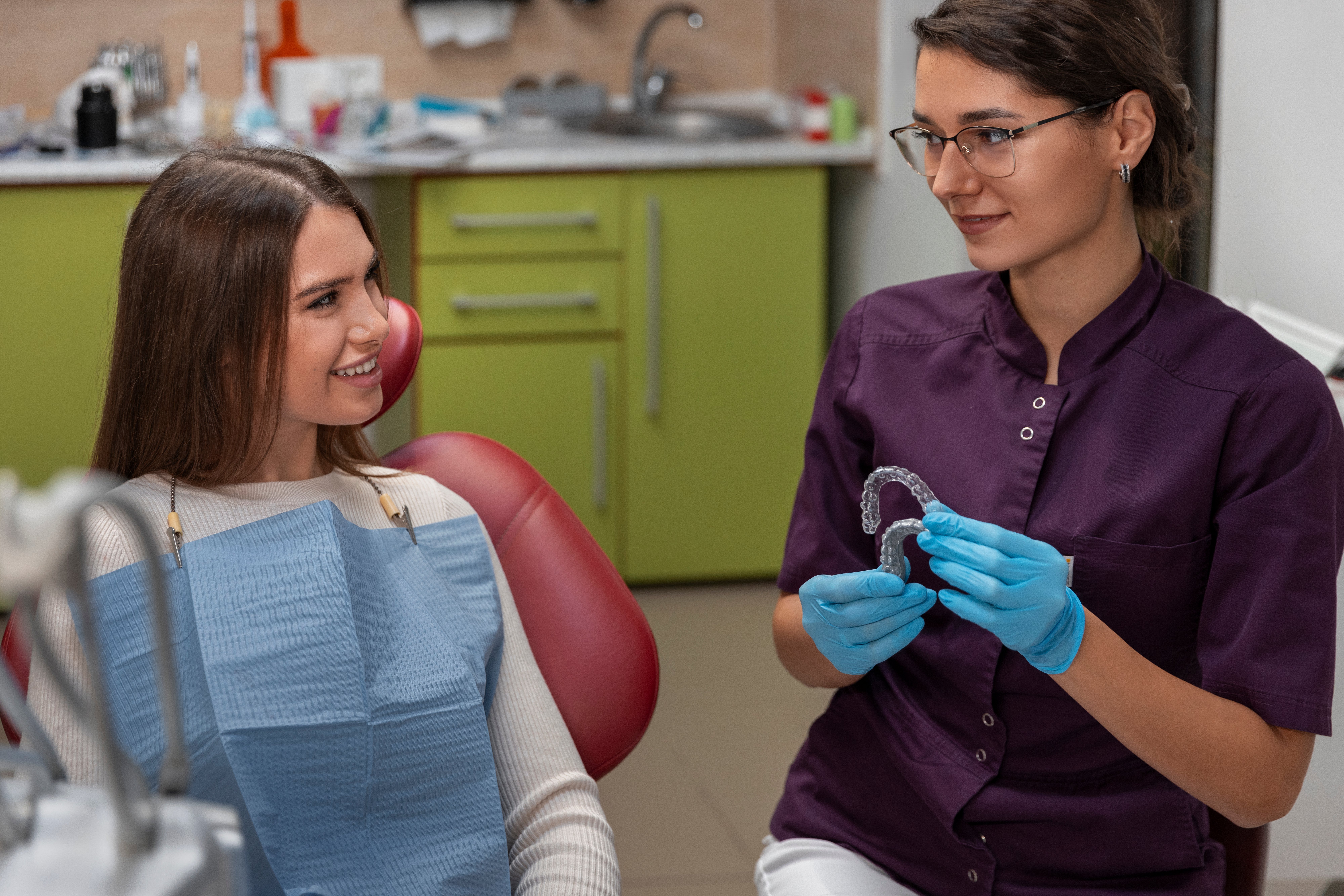 close-up-dentist-using-instruments (4)