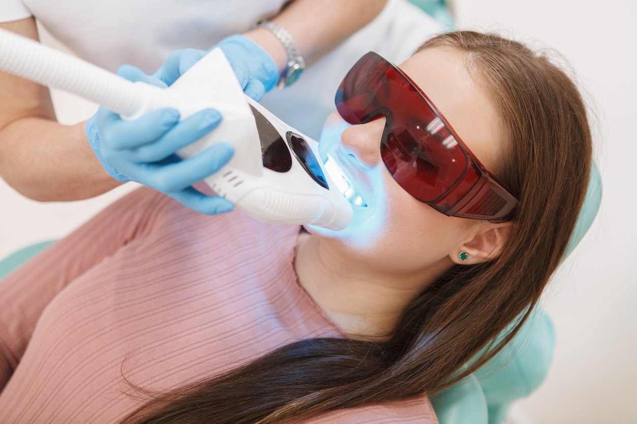 comfortable-smile-with-pain-free-whitening