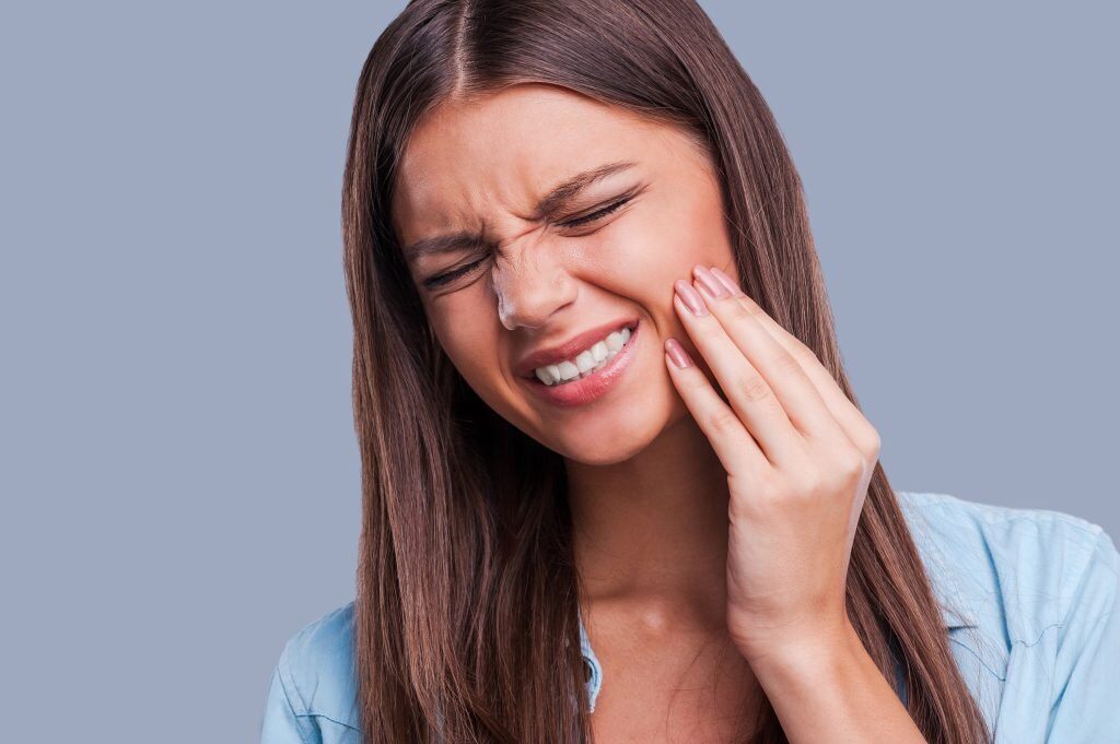 suffering-from-toothache-2022-12-16-14-11-15-utc-1024x681